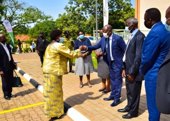 Rt. Hon. Rebecca Kadaga is received upon arrival at Makerere University on 16th June 2022 by the Vice Chancellor, Prof. Barnabas Nawangwe, MEACA Officials, Members of Council, Senate and Management.