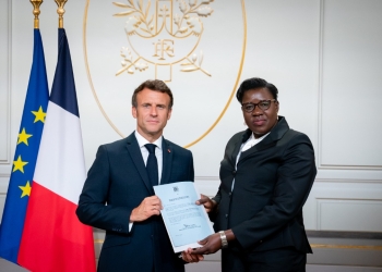 President Macron welcomed Mrs. Amule and wished her an excellent stay in France.