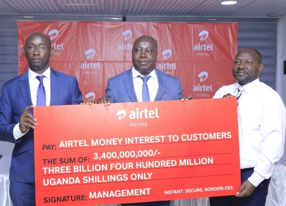 Mr. Japhet Aritho (C), Managing Director at Airtel Mobile Commerce Uganda Limited, David Birungi (L) PR Manager at Airtel Uganda, and Andrew Rugamba, Head of Ecosystems at Airtel Mobile Commerce Uganda Limited (R) during the announcement of the Airtel Mobile Commerce Uganda Limited (AMCUL) Payment of UGX3.4bn in first Interest payment to Airtel Money Customers