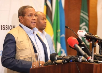 Former Tanzanian President Jakaya Kikwete presents the preliminary report of the EAC Observer Mission monitoring Kenya's General Election in Nairobi on August 11, 2022 (PHOTO/EAC).