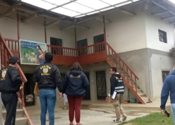 In this screen grab obtained from a handout video released by Canal N Police raid the private home of Peru's President Pedro Castillo on August 10, 2022, in Chugur, Peru. - Police on Wednesday raided the private home of Peruvian President Pedro Castillo,