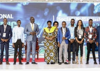 EAC Presidential Innovation Awards Winners from the 6 EAC Partner States receiving their dummy cheques from the Vice President of Uganda Jessica Alupo (center) and EASTECO’s officials during the East African Youth Innovation Forum held in Kampala, Uganda (PHOTO/Courtesy).