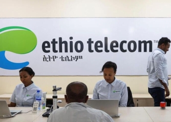 Ethio Telecom employees serve a customer inside their call centre in the Bole neighborhood branch in Addis Ababa, Ethiopia July 29, 2022. REUTERS/Tiksa Negeri