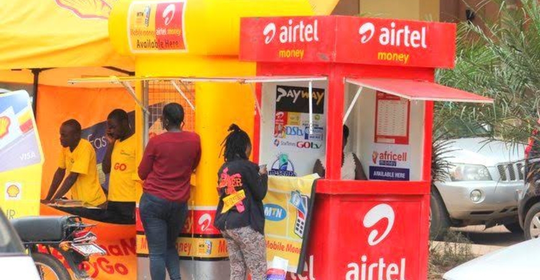 В 2024 году стоимость транзакций мобильных денег достигла 253,7 триллиона шиллингов, что намного превышает активы коммерческих банков и сигнализирует о серьезном сдвиге в финансовой экосистеме Уганды в сторону доминирования в сфере финансовых технологий.