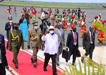 On arrival at the Melchior Ndadaye International Airport, the President Musveni proceeded straight to Statehouse Bujumbura.