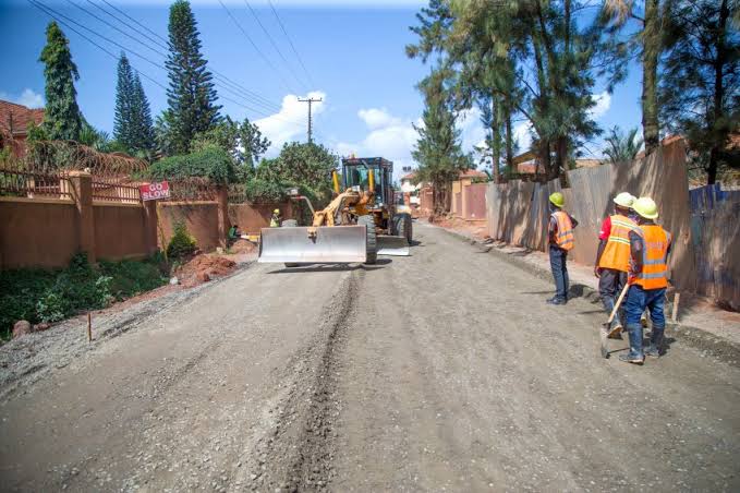 The roads under construction are Kulambiro Ring Road including Najeera Link and Tuuba-Kyanja road; Kabuusu-Bunamwaya-Lweza; John Babiiha road (Acacia), Ntinda-Nakawa road; and Lukuli road