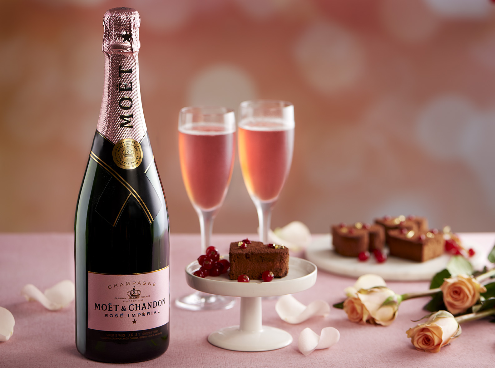 Love is a many-splendored thing at Emirates this February 14, as passengers are set to enjoy sweet treats onboard, a range of love-themed decadent desserts in the lounges, exquisite rosé champagne, tempting gift-giving offers, and an array of romantic movies and music.