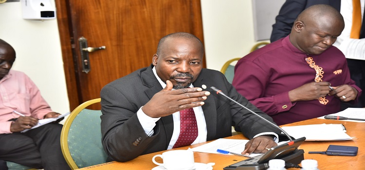 Fox Odoi Oywelowo (L) presenting the supplementary request on behalf of the Committee on Legal (PHOTO/Courtesy)