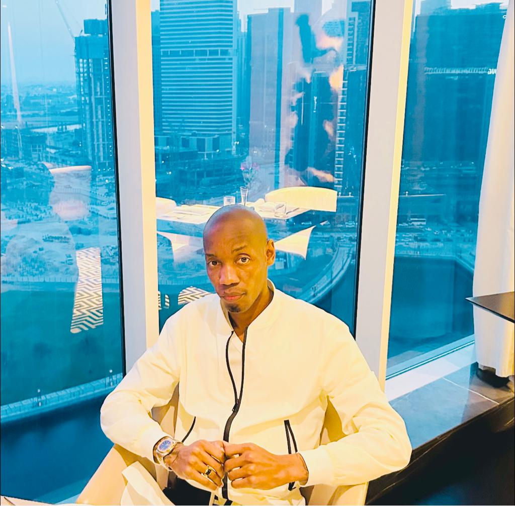 Полиция расследует смерть 25-летней Налубвамы Кэролайн, которая получила смертельные травмы в доме светского человека Брайана Кирумира (Брайан Уайт).