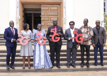Owek. Robert Waggwa Nsibirwa (C), 2nd Deputy Katikiro of Buganda,manoj murali (3rd L),Managing Director of Airtel Uganda, Eng. Irene Kaggwa Sewankambo (3rd R), Executive Director of Uganda Communications Commission together with other officials from Airtel Uganda and Buganda at the activation of the first 5G site at Bulange in Mengo to boost connectivity and digital inclusion in Uganda. The announcement was made today during a press briefing held at Bulange.