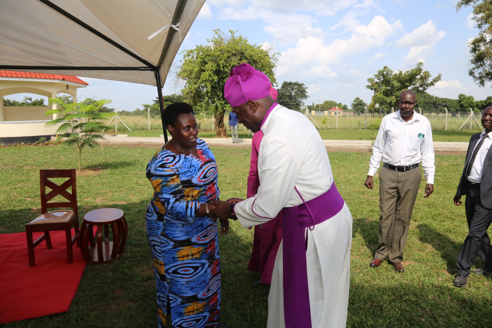 Archbishop of the Church of Uganda Kazimba Mugalu, paid courtesy visit to Vice President Jessica Alupo in her country home in Katakwi District on Sunday afternoon.