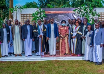 Kyabazinga with some of the Baise clan members