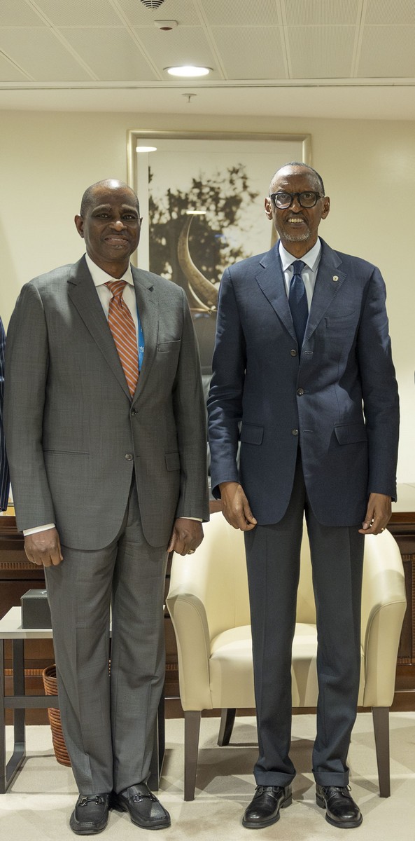 Rwanda Pres Paul Kagame meets with AA GCEO Segun Ogunsanya (003)