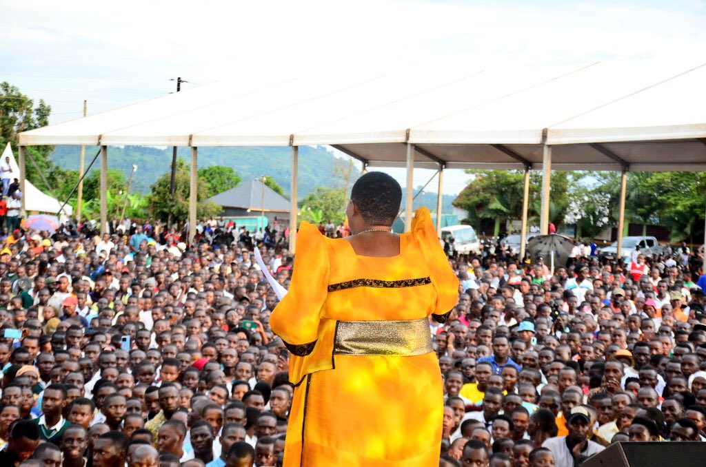 The prime minister urged agricultural extension workers to emulate her and also get out of their offices to disseminate the messages and to ensure uptake of activities by farmers. 