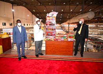 Museveni commends Harris International for linking fruit production with the internal market