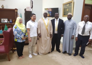 Mufti Ramadan Mubaje with the delegation