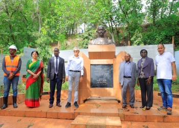 L-R Mrs. Suja K Menon, Jinja City town Clark, Ambassador Upender Singh Rawat indian Ambassodor to Uganda, Amb. Elly Kamahunje , Amb. Santa L. Kinyera at the Mahatmagandi at the the source of the Nile in Jinja