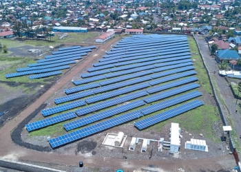 Minigrid installation by Nuru, AMDA member company in the DRC