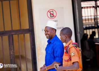 Latif Madoi being accompanied by Prison warden at court on Monday (Photo by NUP)