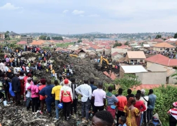 Some of the people that gathered around Kiteezi after the incident. (Courtesy photo)