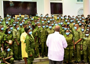President Museveni chats with some of the intern doctors after giving them an opportunity lecture at State House Entebbe on Saturday. The interns have concluded a leadership training course at Kyankwanzi.