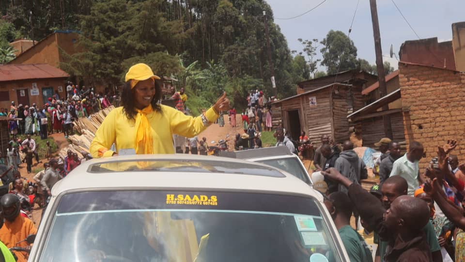 Akifeza, who ran as an independent after losing the NRM primary, secured 50,459 votes, according to official results announced by Kisoro District Returning Officer Daniel Nayebare. Kabagyeni garnered 44,483 votes.