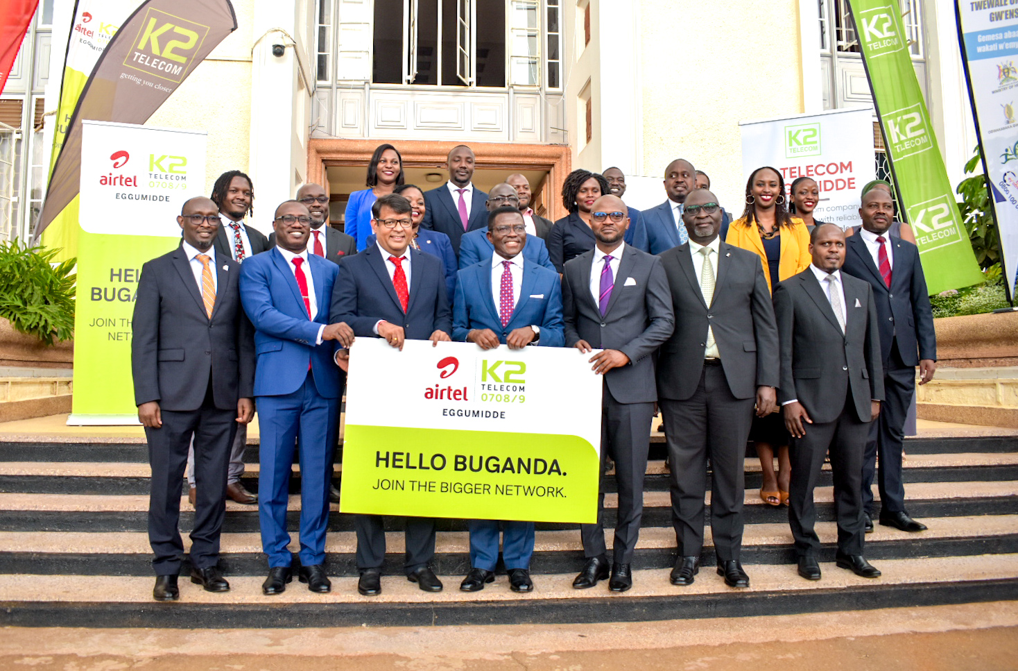 Oweek.Charles Peter Mayiga(C), the Katikkiro of Buganda, The New Managing Director of Airtel Uganda, Soumendra Sahu(3rd L ), Managing Director of K2 Telecom, Arthur Mawanda(3rd R) and other officials from both Buganda Kingdon and Airtel Uganda having a photo moment today at the partnership renewal between Airtel Uganda and Buganda Kingdom’s K2 Telecom, reaffirming their shared commitment to providing innovative telecommunication services to Ugandans. The partnership, which began in 2018, has allowed K2 Telecom customers to access Airtel Uganda’s full range of services, including phone, internet, and mobile money while maintaining the unique K2 prefixes 708 and 709. The event was today at Bulange Mengo.