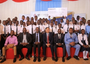 CNOOC Uganda Limited has awarded 300 top- performing students from Hoima City, Hoima District, and Kikuube District during the 2025 Best Performers Awards ceremony at Hoima District Headquarters on 30th May 2025.