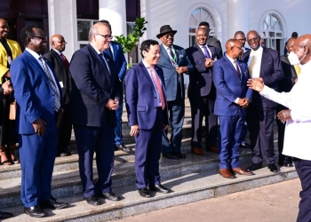President Museveni interacts with Food and Agriculture Organisation (FAO) Director General Qu Dongyu (C) and his delegation (L) after a meeting at State House Entebbe on Monday July 21 (PHOTO/Courtesy)