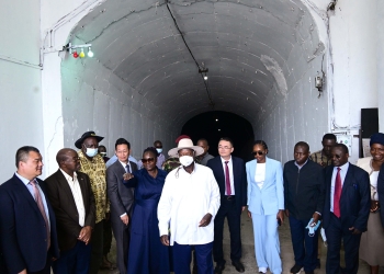 President Museveni is taken on a guided tour of Wagagai Gold Mining project in Busia district shortly after the facility on Saturday Aug 16th. PPU Photo