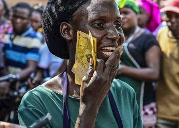 Balikyejusa Market Vendor nakibuule Slyvia makes her remarks and shows his excitement after receiving President Yoweri Kaguta Museveni’s financial support to increase Household Incomes at Balikyejusa  Market Vendors in Luwero District on the 12th August 2025. Photo by PPU/Tony Rujuta.