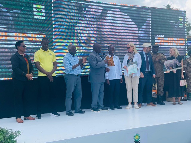 The British High Commissioner H.E. Lisa Chesney receives a plaque from the Minister of Public Service and Minister of Tourism for the UK's support to Uganda's tourism sector