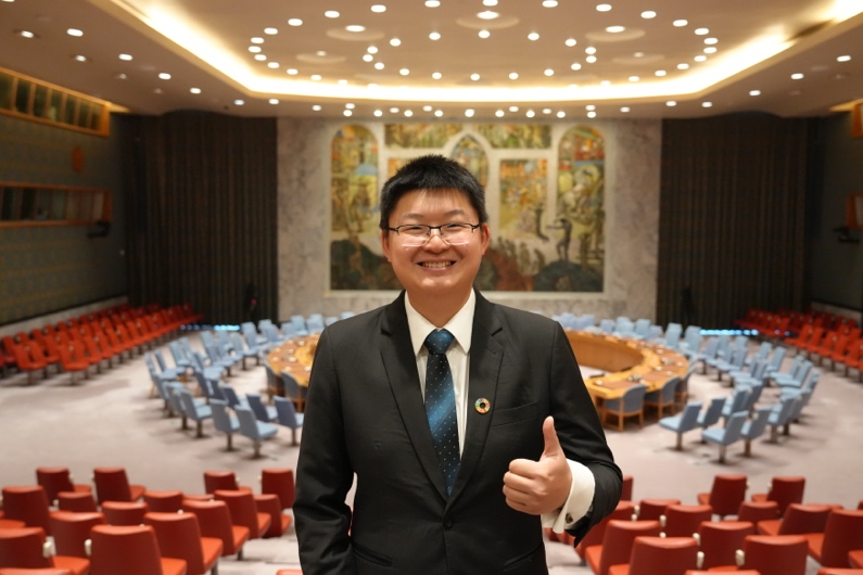 Цинь Цянь работает в системе ООН [Photo provided by interviewee].