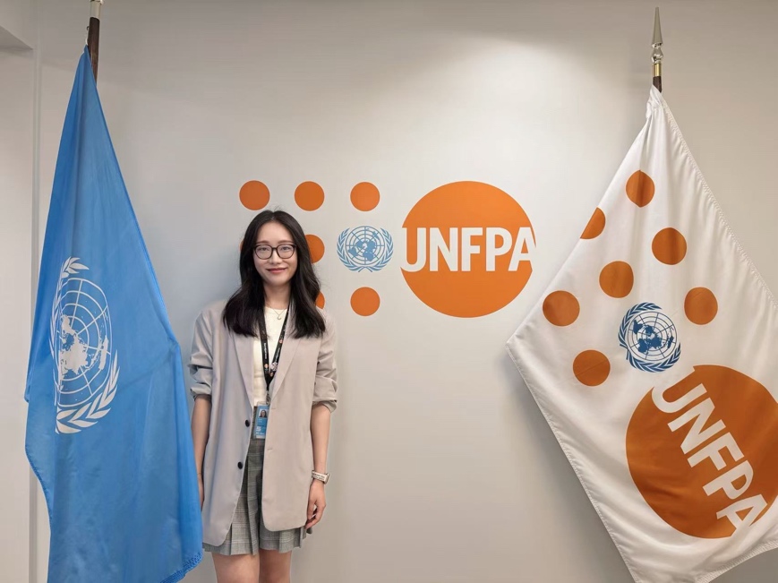 Чжу Исинь с ЮНФПА [Photo provided by interviewee].