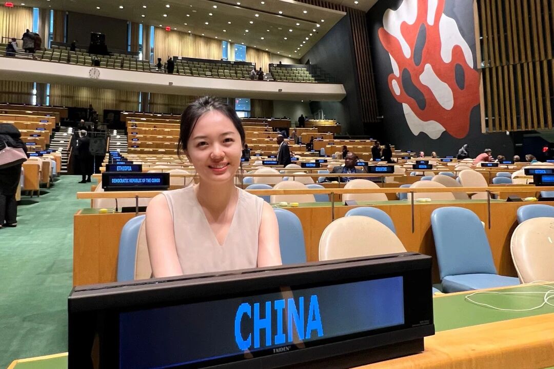 Доктор Донг Сяомань на конференции ООН [Photo provided by interviewee].