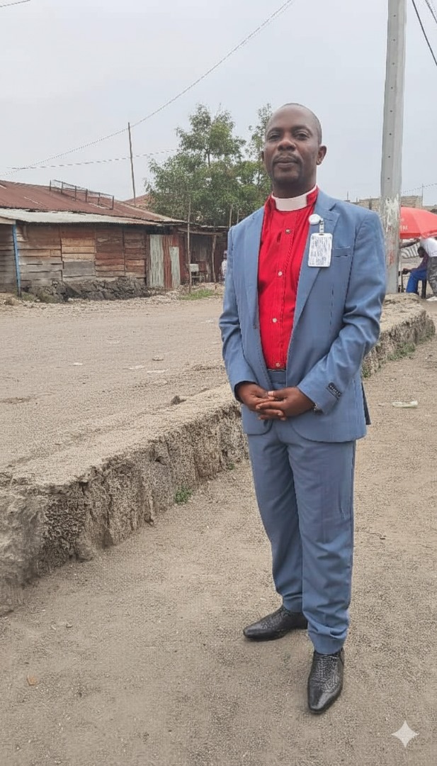 Компания Blessed Riverstones Uganda Ltd. утверждает, что гражданин Конго является "закоренелый мошенник" чьи ложные заявления о сделках привели к обвинениям в мошенничестве против генерального директора угандийской компании.