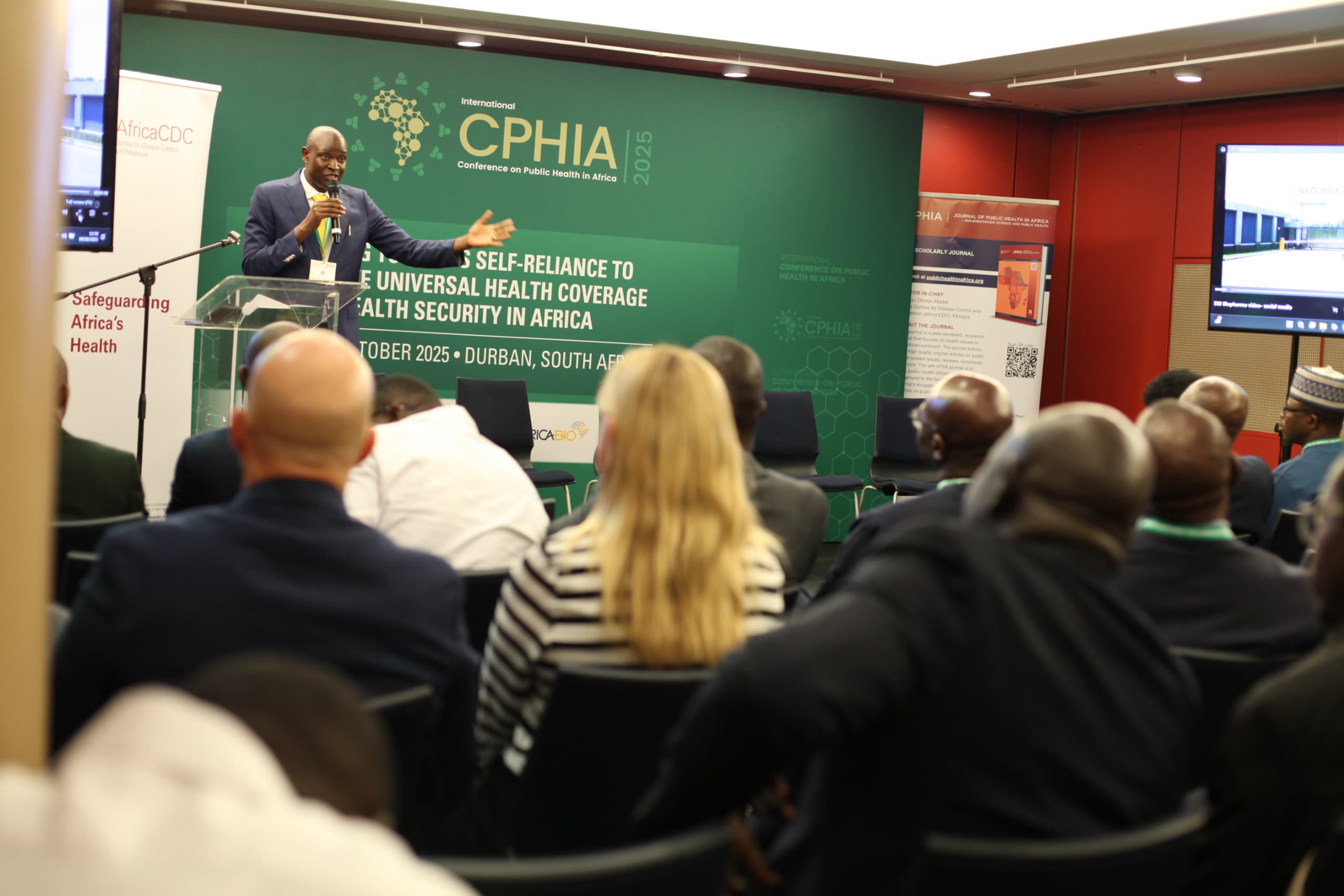 Dei BioPharma представляет запатентованные мРНК-вакцины против Эболы и Mpox на конференции Africa CDC. Основатель д-р Маттиас Магула настаивает на том, чтобы угандийская фирма стала ключевым производителем лекарств в Африке, чтобы повысить суверенитет здравоохранения.