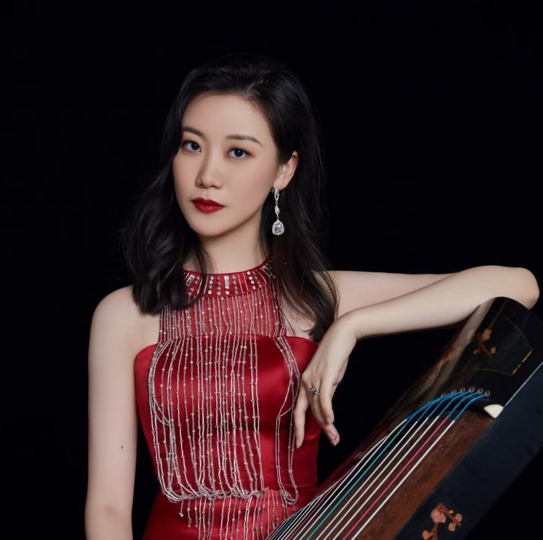 Линь Ли выступает за межкультурный диалог своим выступлением в Гучжэне. [Photo provided by interviewee].