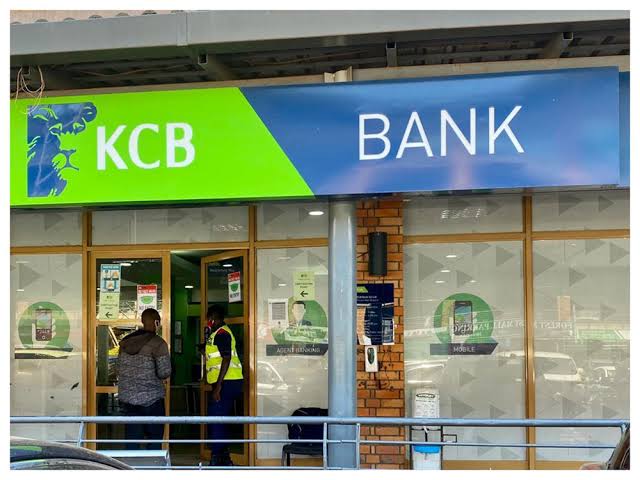 Группа KCB уволила 34 сотрудника за мошенничество, поскольку региональные потери от киберпреступности выросли до 1,59 миллиарда кенийских шиллингов. Банк дает отпор новой мобильной платформой с искусственным интеллектом
