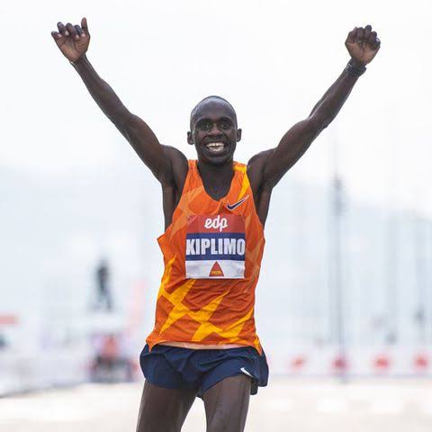 Джейкоб Киплимо из Уганды выиграл Чикагский марафон. Коннер Манц установил американский рекорд.
