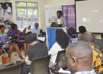 A beneficiary of the Green Businesses and Jobs for the Green Transformation Project presenting her business concept