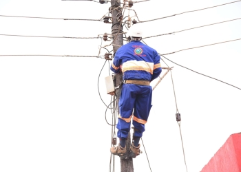 Reports of high-level government infighting and lobbying for a lucrative power distribution deal prompted PM Nabbanja to step in and suspend all privatization plans.