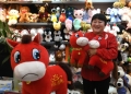 Shop owner Zhang Huoqing showcases the trending “Crying Horse” plush toy at the Yiwu International Trade City in Zhejiang Province on January 13, 2026. [Photo: CFP]
