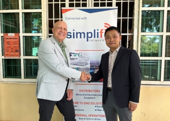 Representatives from both Huawei and Simplifi after the signing of the agreement.
